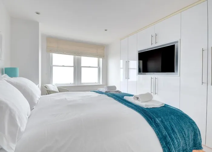 2 Bed In Oc-w408 Whitby